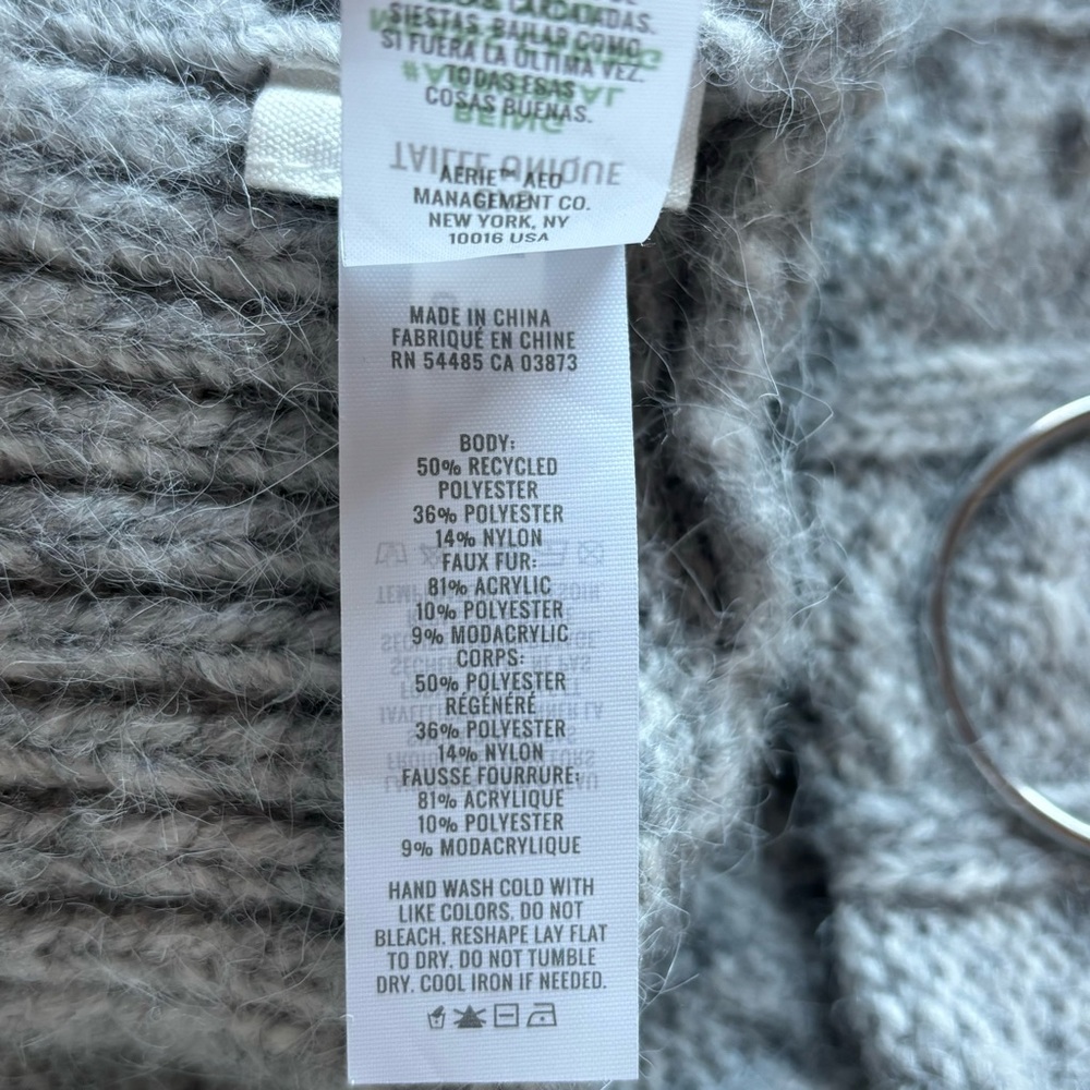 Aerie Oversized Cable Scarf (NWT) and Hat - Picture 7 of 8